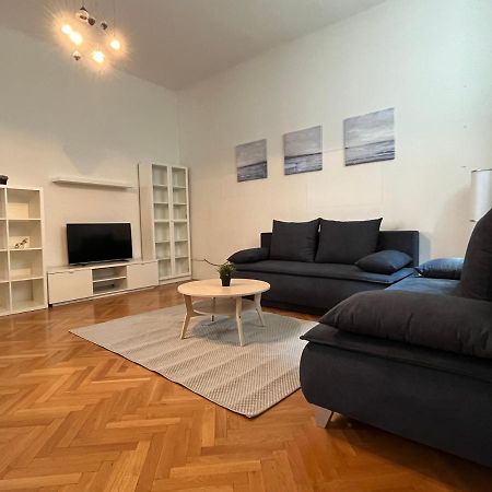 Stylish Apt Near Urania 1Br Viena Exterior foto