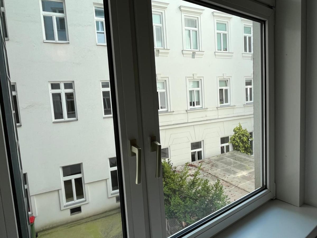 Stylish Apt Near Urania 1Br Viena Exterior foto